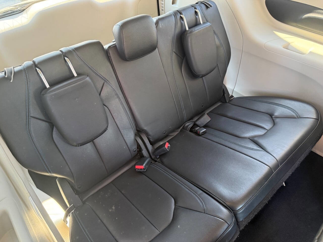 Used 2021 Chrysler Pacifica Touring-L image 19