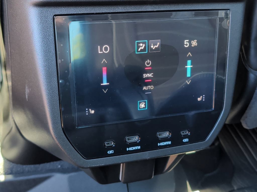 New 2026 GMC Yukon XL Denali Ultimate AWD/4WD image 37