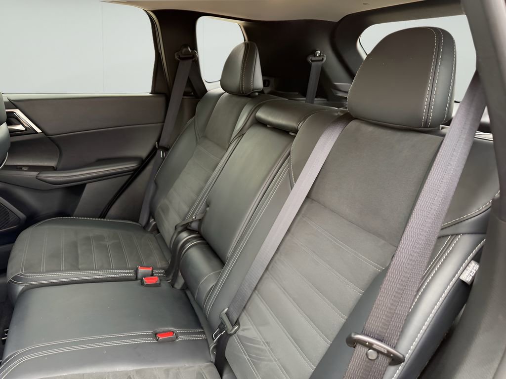 Used 2024 Mitsubishi Outlander SE image 13