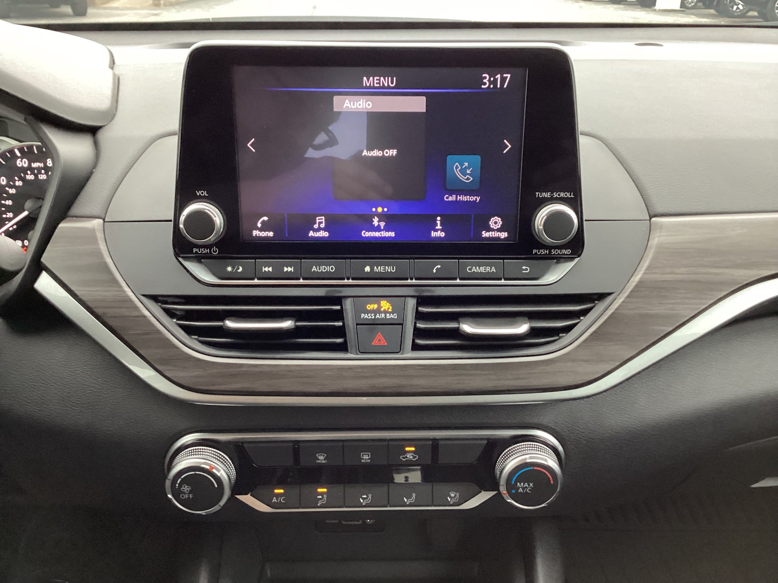 Used 2025 Nissan Altima 2.5 SV FWD image 17