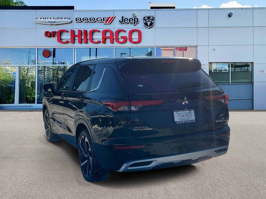 Used 2024 Mitsubishi Outlander SE image 3