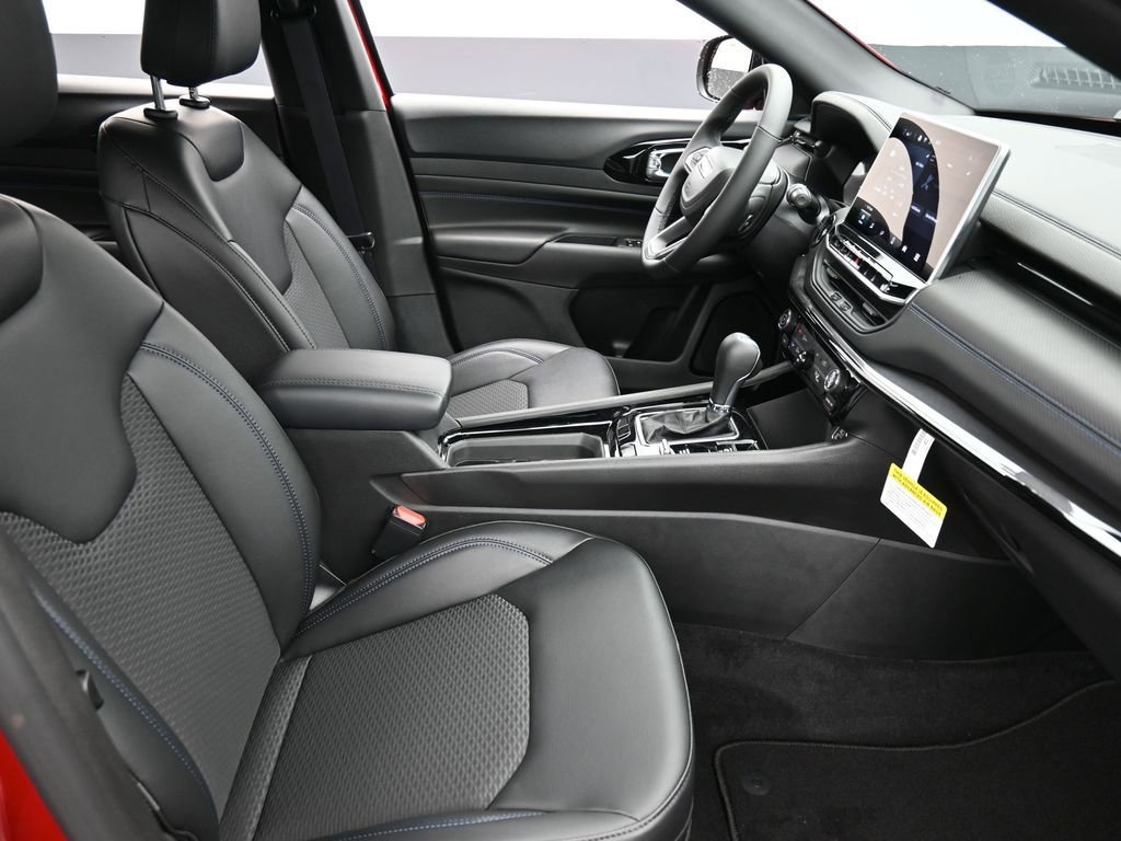 New 2026 Jeep Compass Latitude image 18