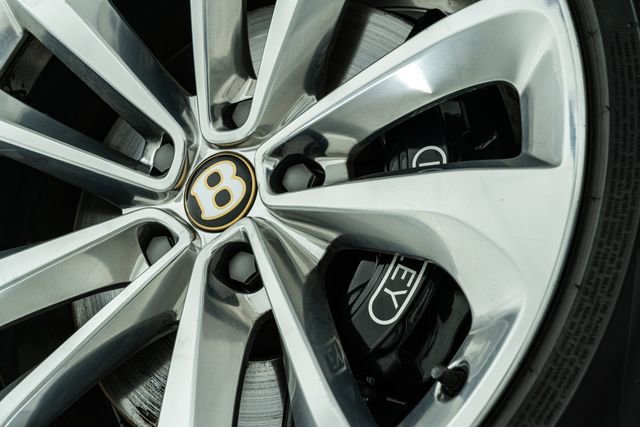 Used 2019 Bentley Bentayga AWD/4WD image 22