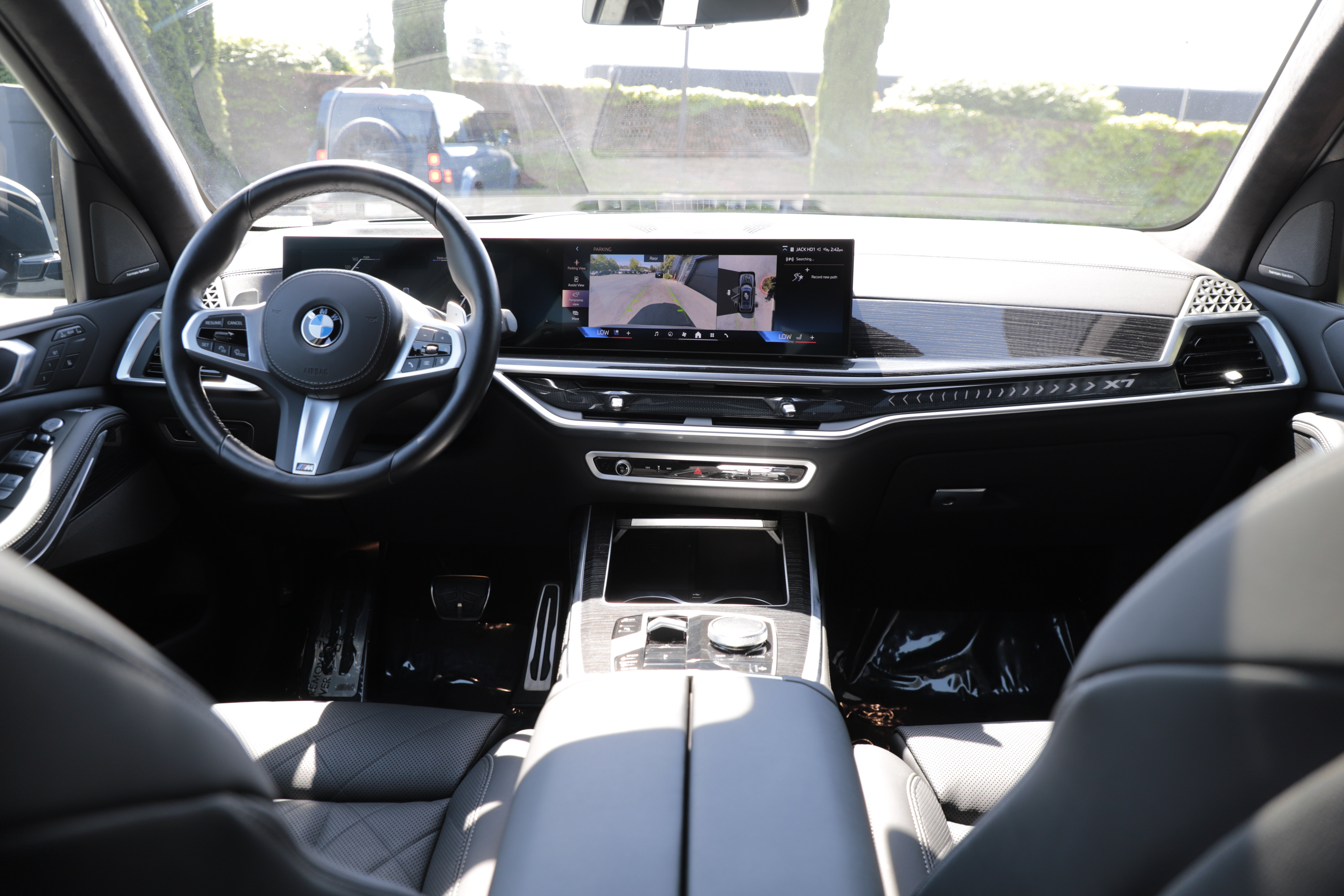 Used 2024 BMW X7 xDrive40i w/ M Sport Package AWD/4WD image 14