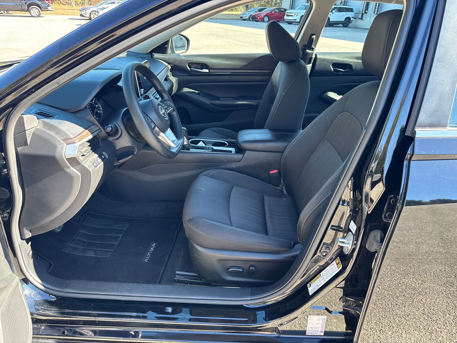 Used 2024 Nissan Altima 2.5 SV image 9