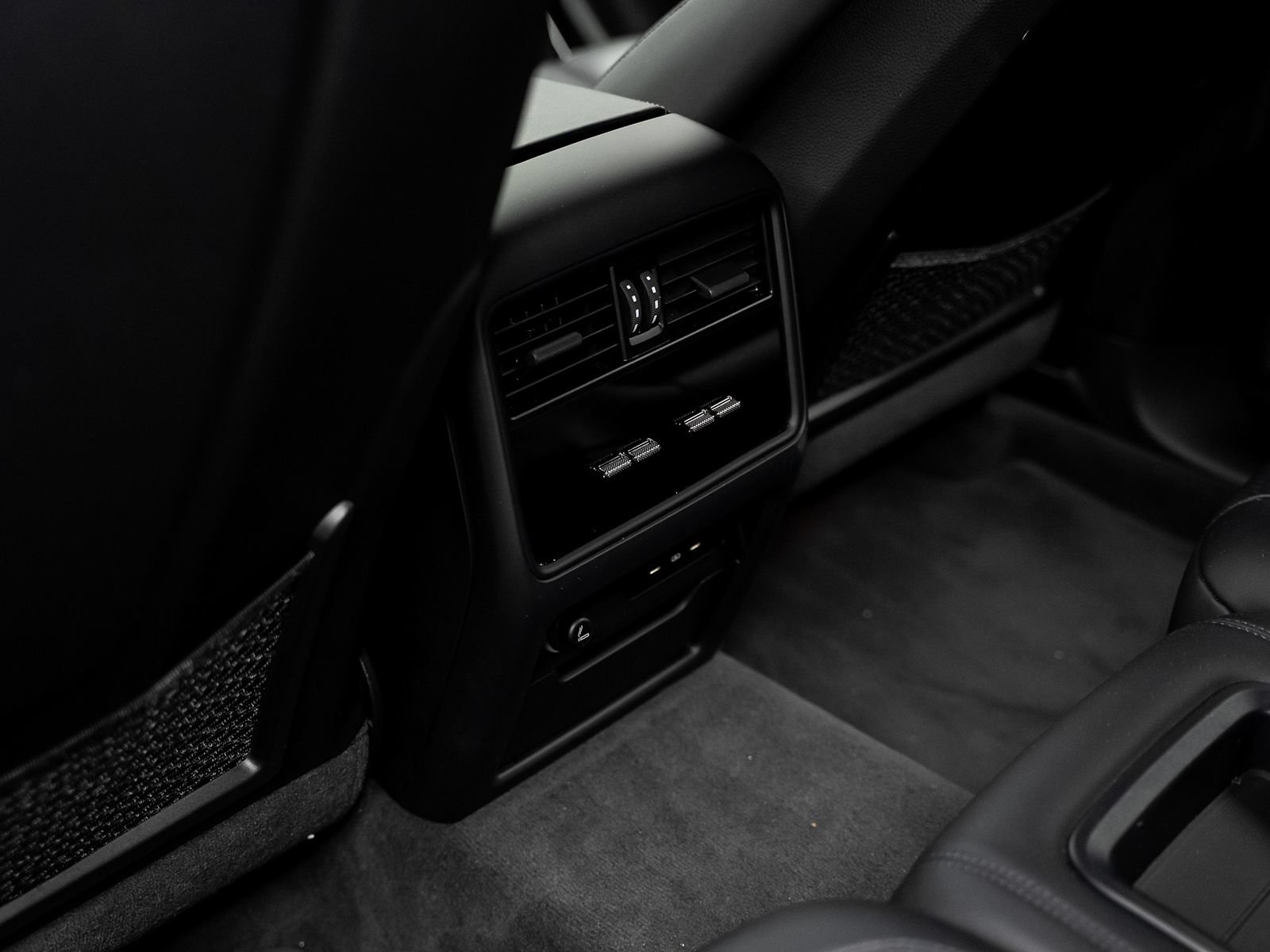 Used 2024 Porsche Cayenne Turbo GT AWD/4WD image 39