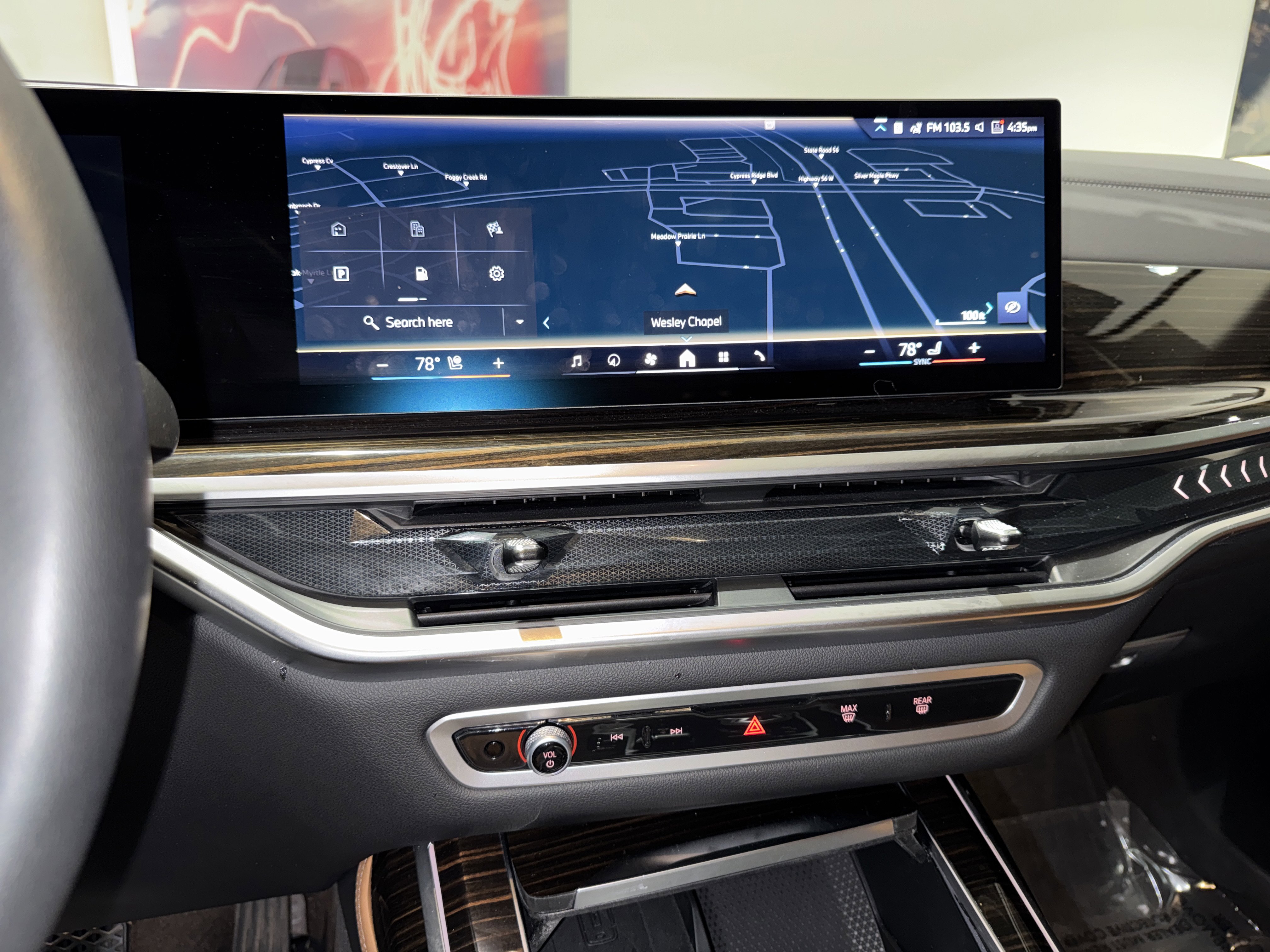 Certified 2025 BMW X7 xDrive40i w/ Premium Package image 26