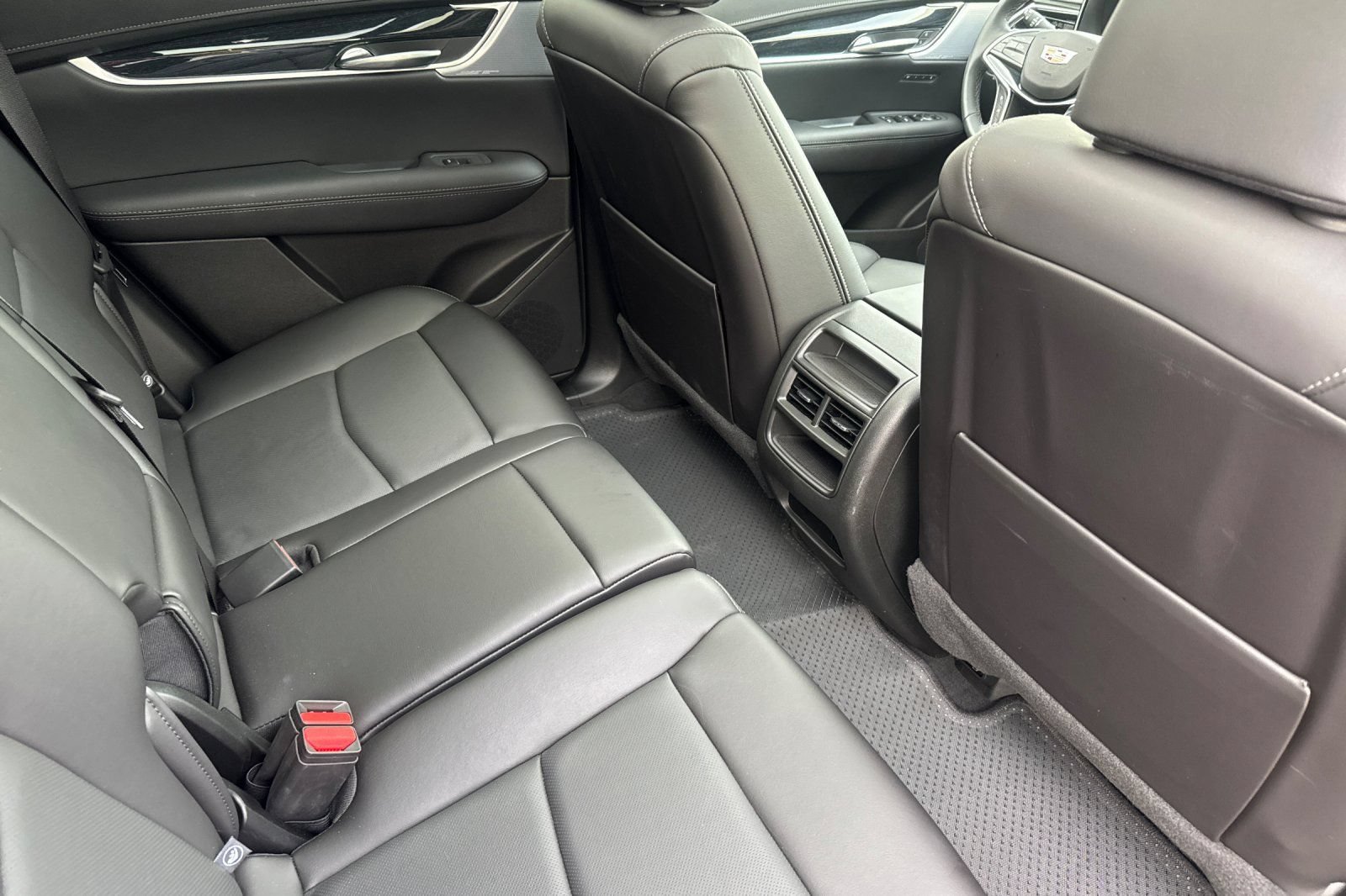 Used 2025 Cadillac XT5 Premium Luxury w/ LPO, Red Accent Package FWD image 17