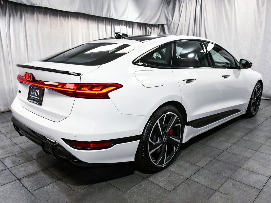 Used 2025 Audi S6 e-tron Prestige w/ 21" Black Optic Package image 6