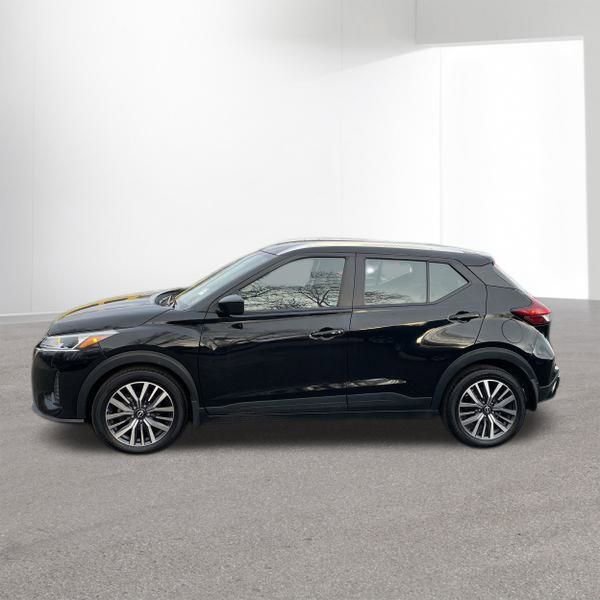 Used 2023 Nissan Kicks SV image 2