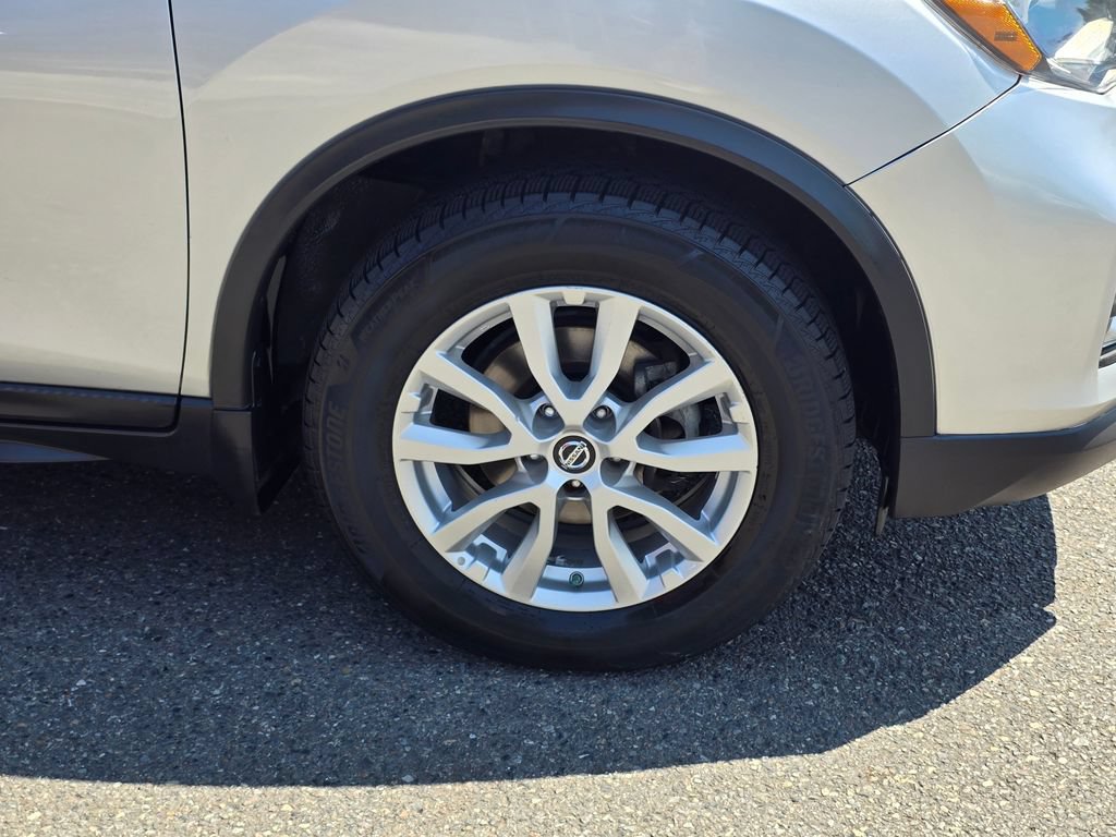 Used 2018 Nissan Rogue SV AWD/4WD image 9