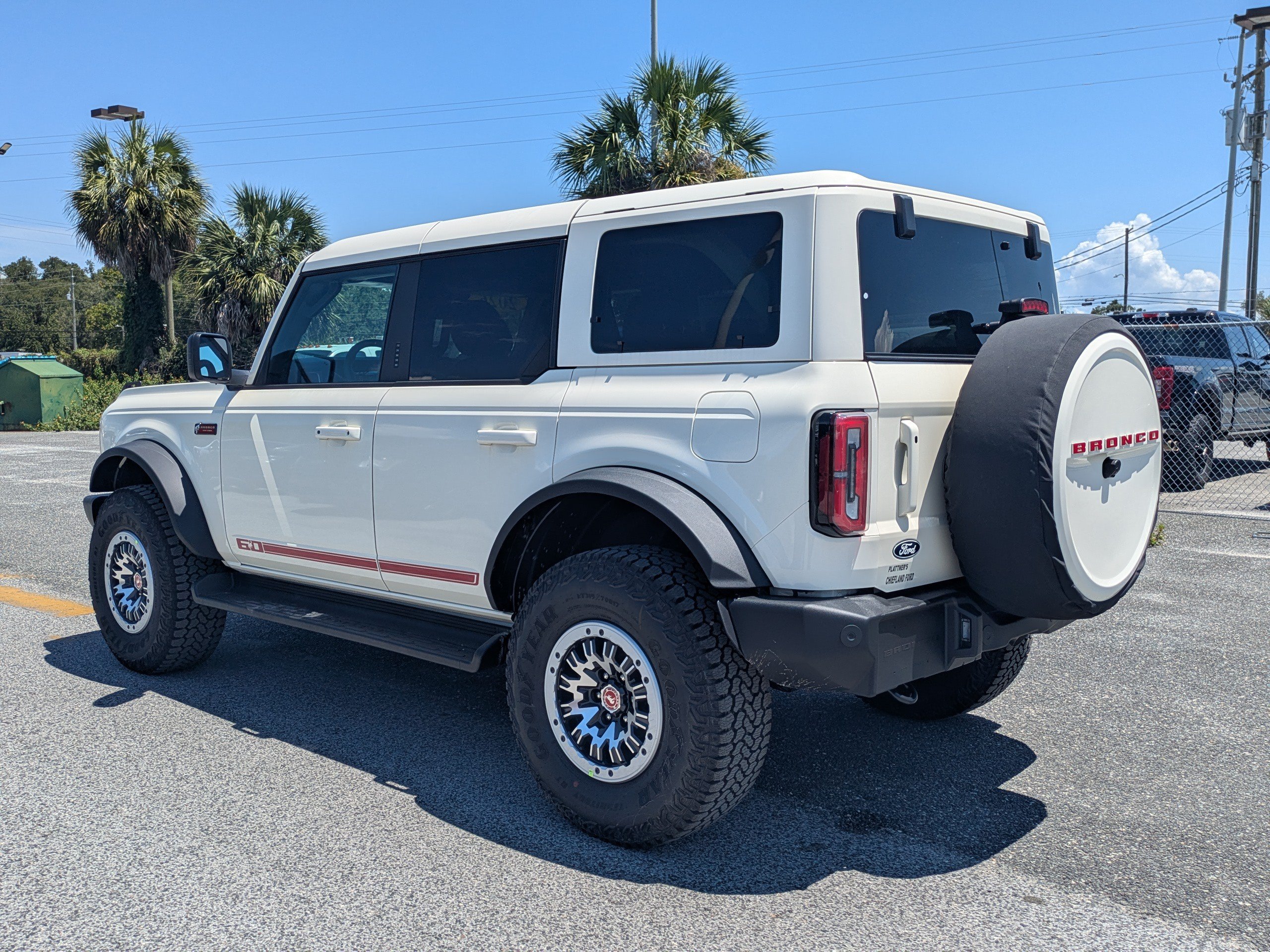 New 2026 Ford Bronco Outer Banks w/ Sasquatch Package AWD/4WD image 6