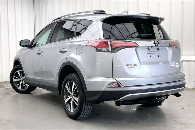 Used 2018 Toyota RAV4 XLE AWD/4WD image 11