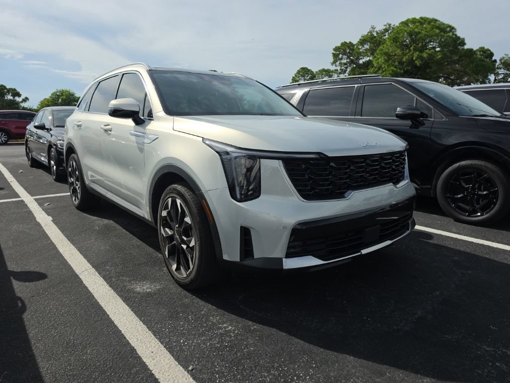 Certified 2026 Kia Sorento EX w/ EX Premium Package FWD image 2