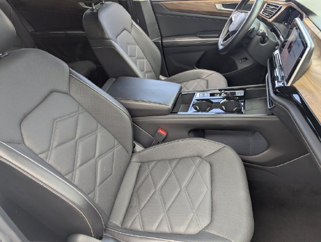 Used 2024 Volkswagen Atlas SE AWD/4WD image 9