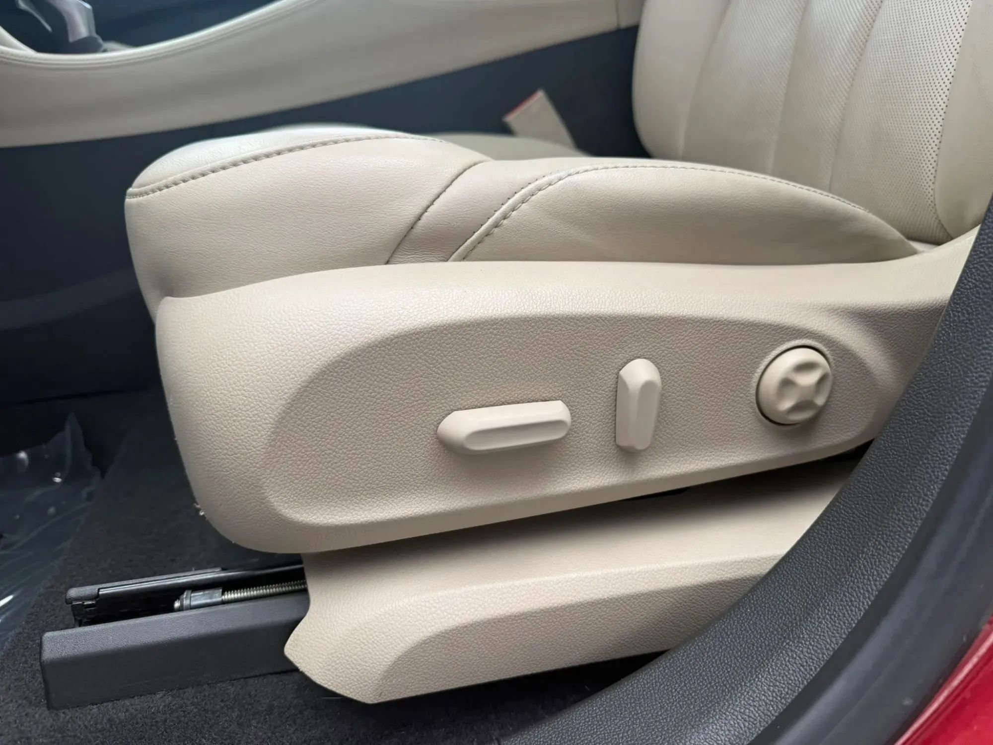 Used 2019 Buick Envision Essence FWD image 14