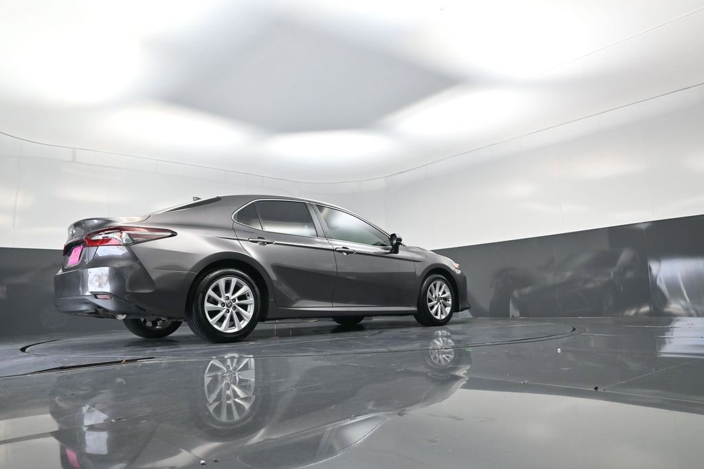 Used 2023 Toyota Camry LE image 19