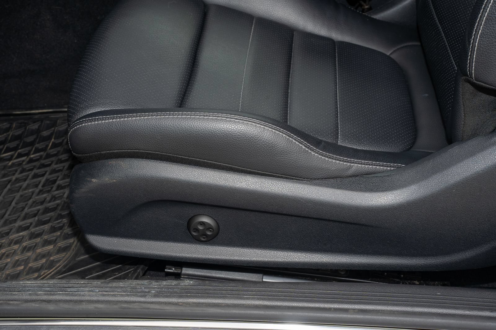 Used 2022 Mercedes-Benz C 300 Coupe w/ AMG Line image 27