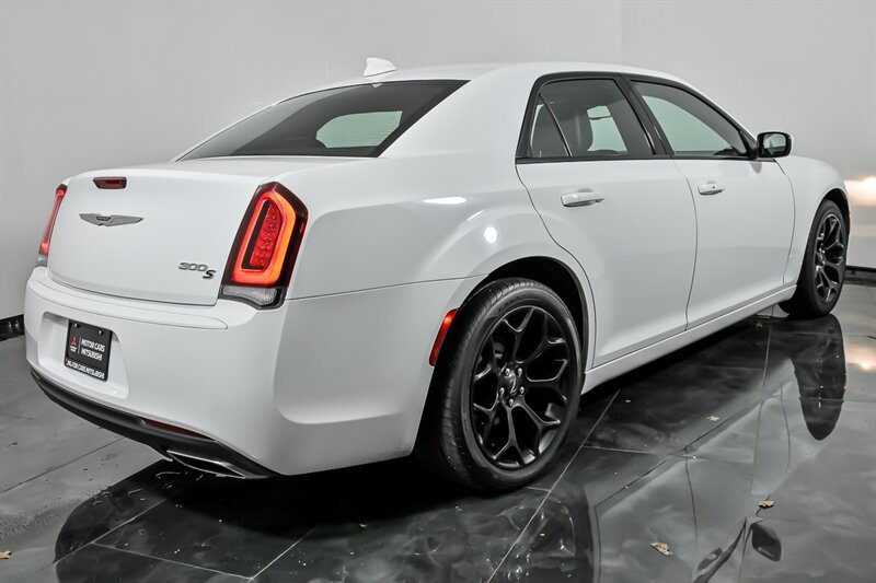 Used 2019 Chrysler 300 S RWD image 10