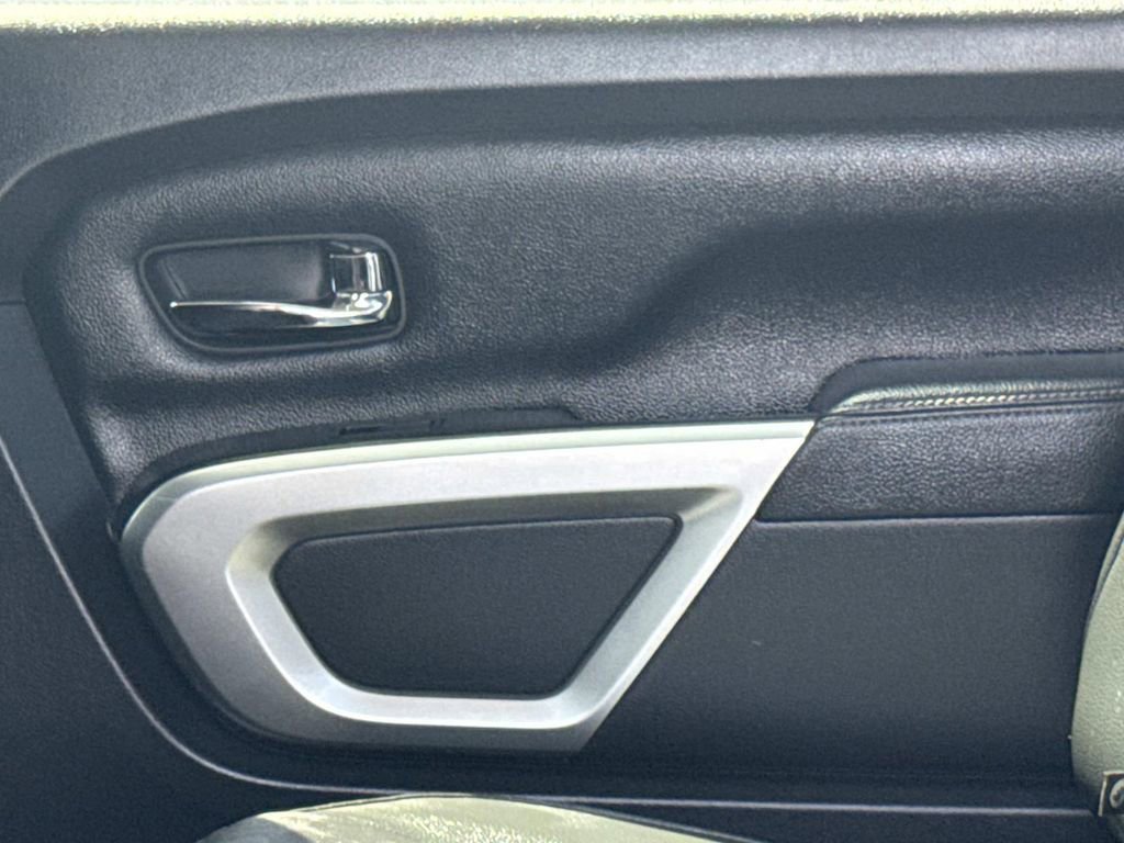 Certified 2020 Nissan Titan SL w/ Moonroof Package image 14