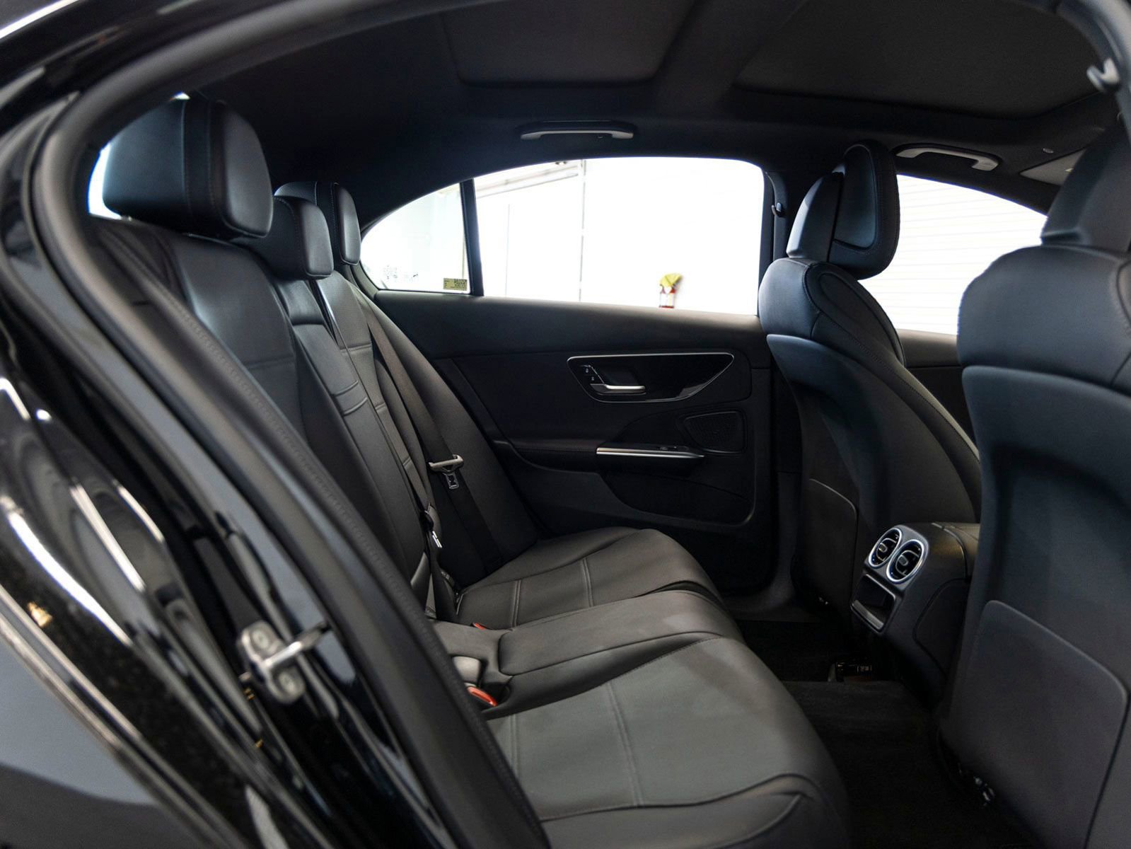 Used 2025 Mercedes-Benz C 300 Sedan image 25