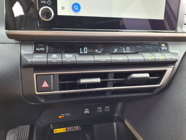 Used 2025 Toyota Camry LE FWD image 28