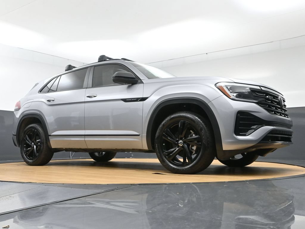 Used 2025 Volkswagen Atlas Cross Sport SEL R-Line AWD/4WD image 48