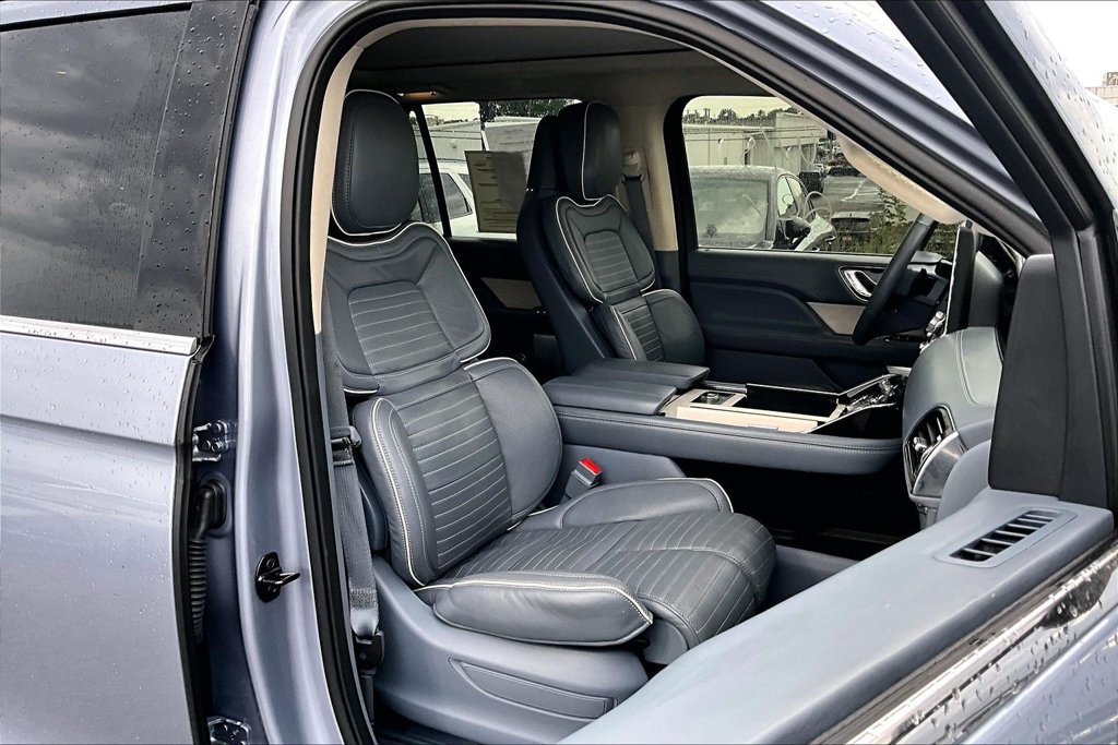 Used 2024 Lincoln Navigator L Black Label AWD/4WD image 9