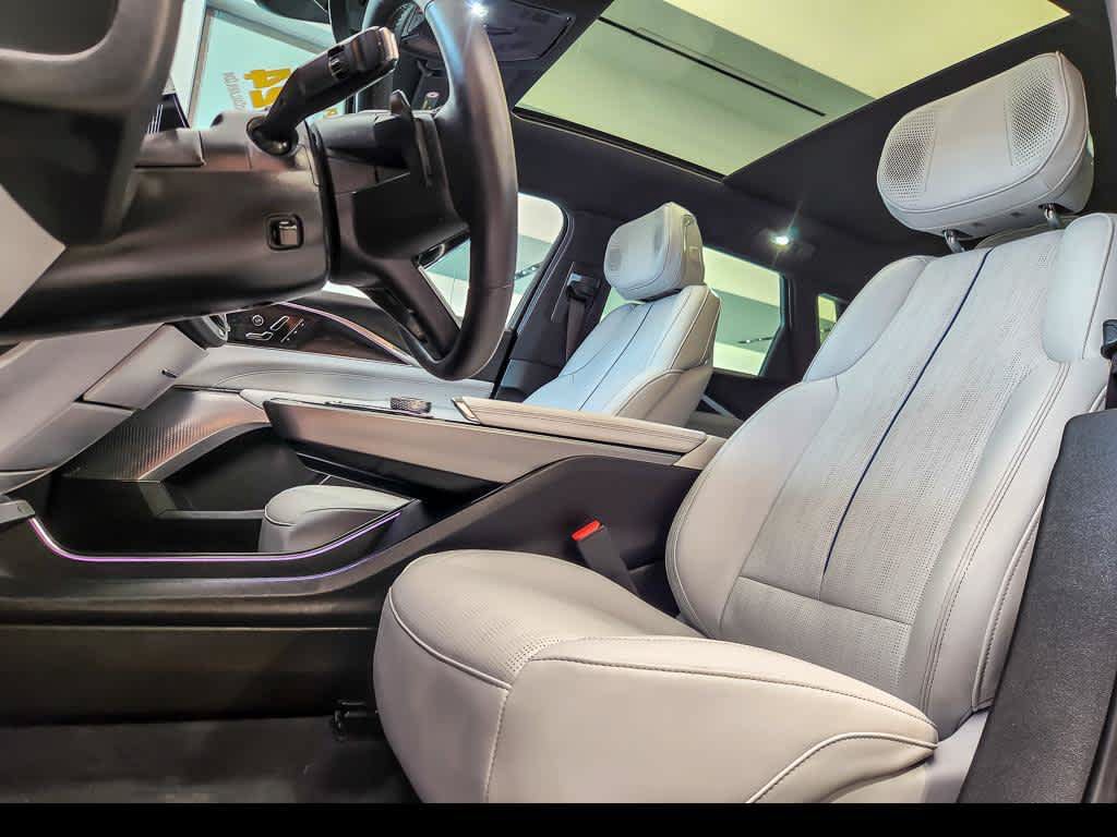 Used 2024 Cadillac Lyriq Luxury AWD/4WD image 9