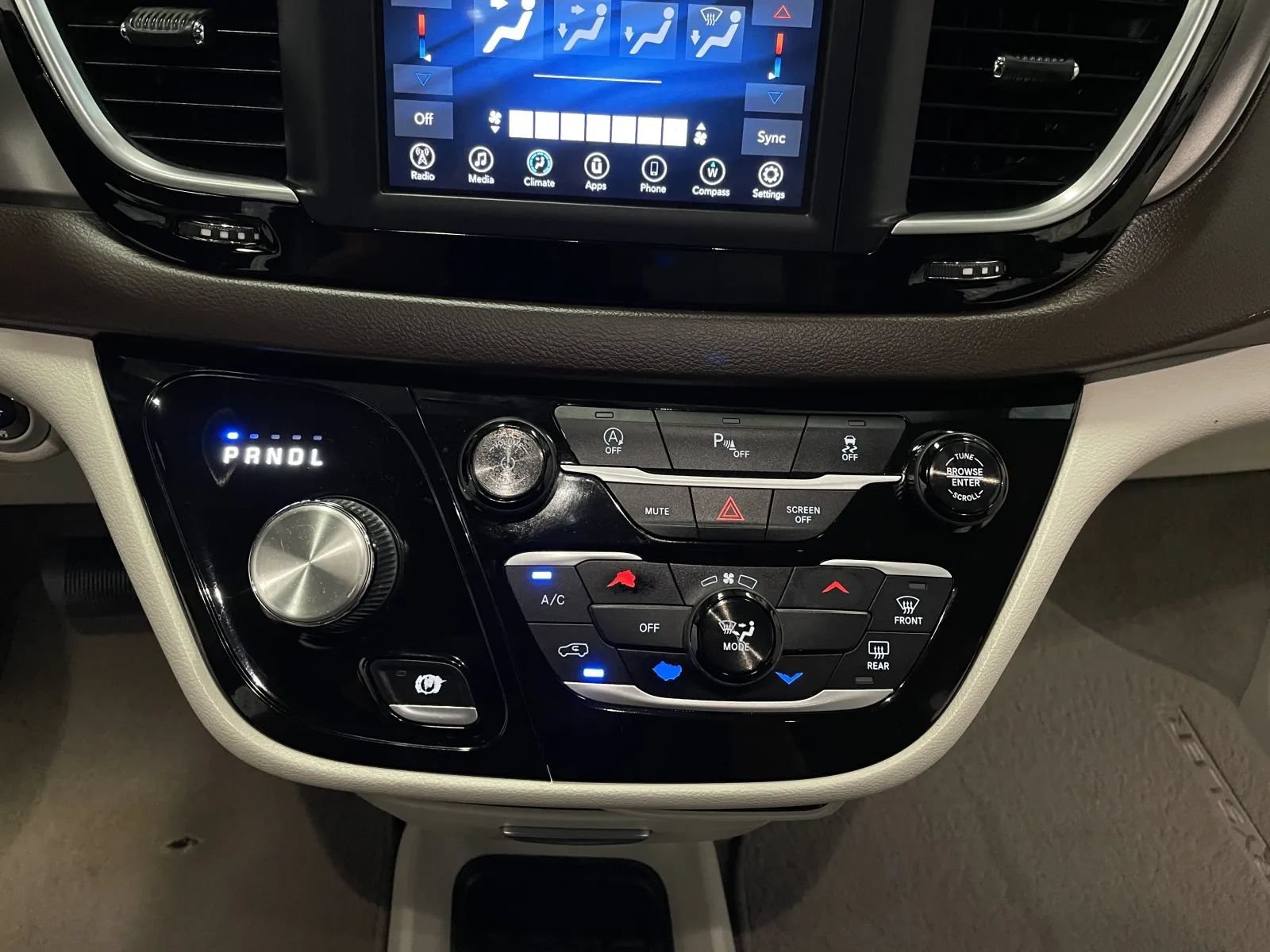 Used 2018 Chrysler Pacifica LX FWD image 29