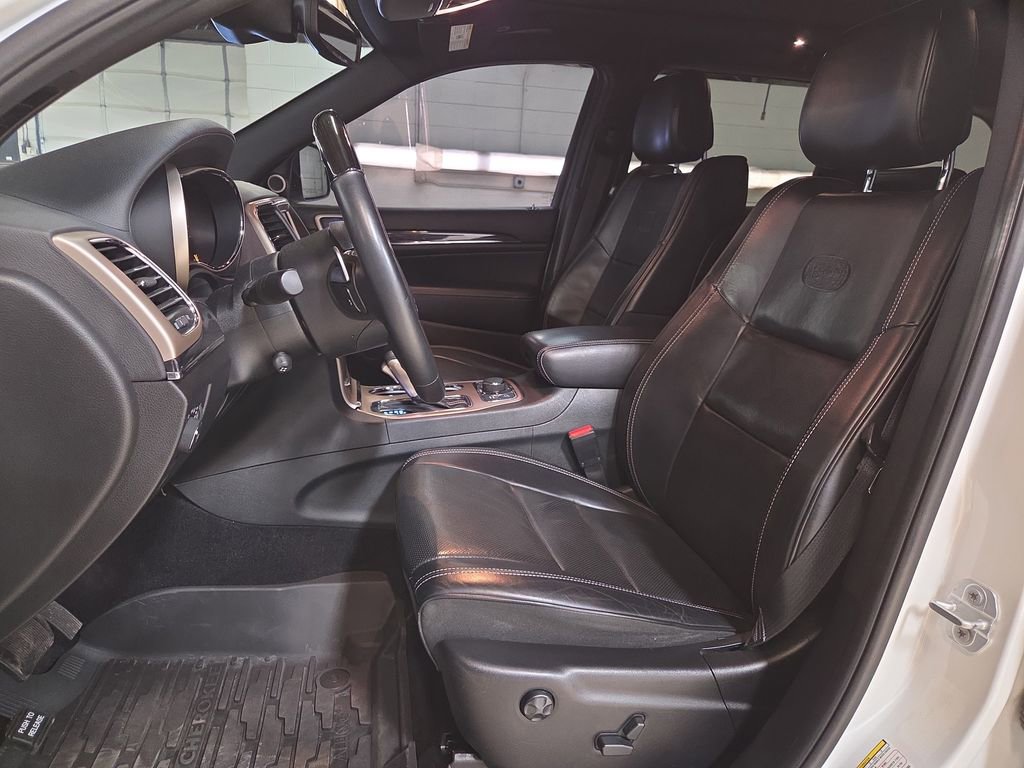 Used 2017 Jeep Grand Cherokee Overland w/ Jeep Active Safety Group image 9