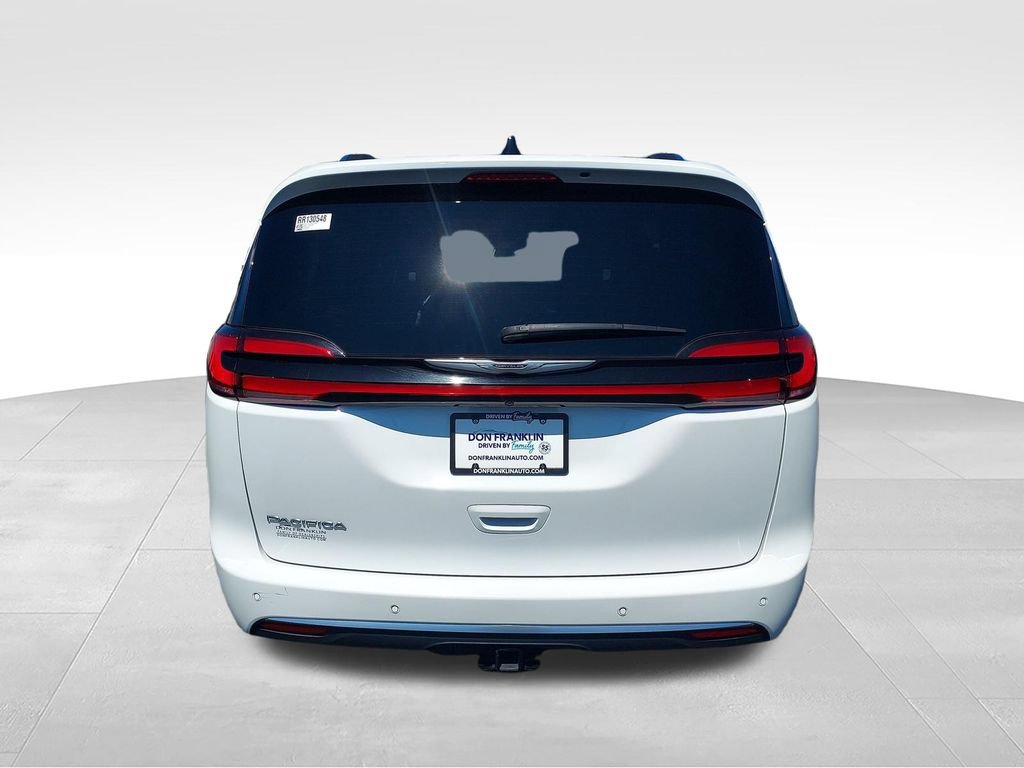 Used 2024 Chrysler Pacifica Pinnacle w/ Trailer Tow Group FWD image 4