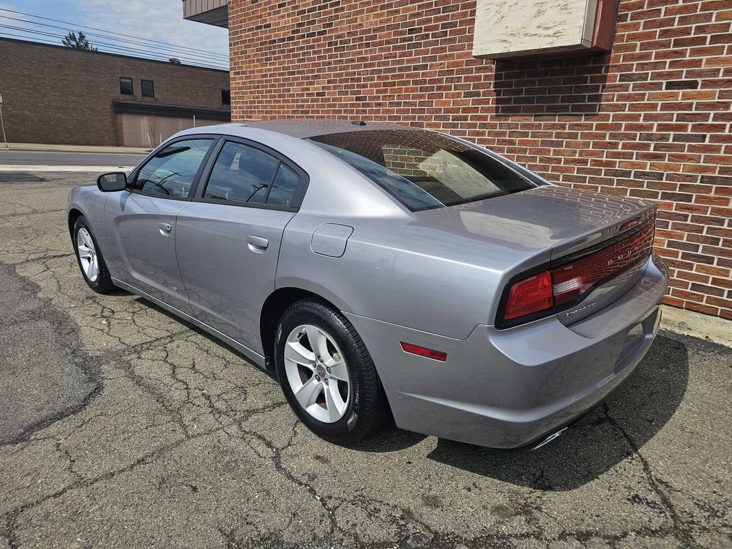 Used 2013 Dodge Charger SXT image 9
