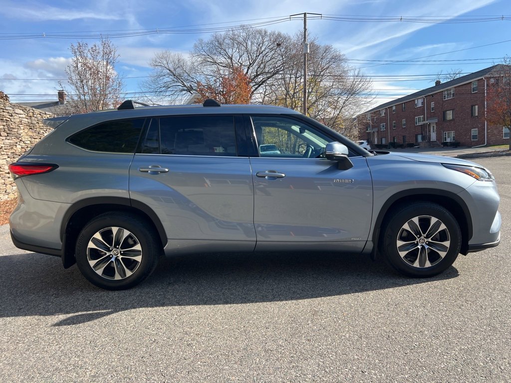 Used 2021 Toyota Highlander XLE image 5