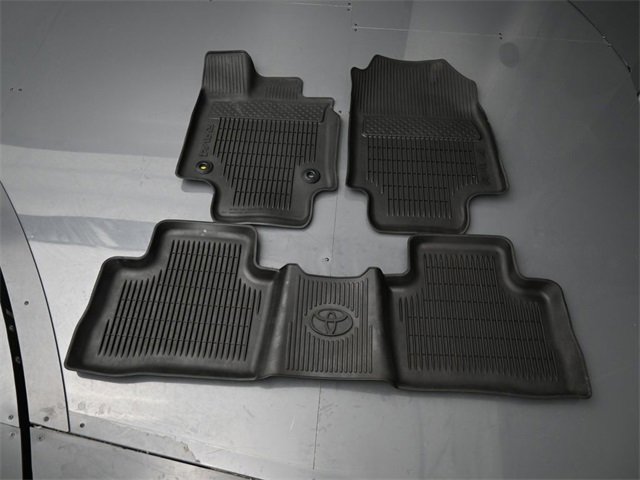 Used 2021 Toyota RAV4 XLE Premium image 37