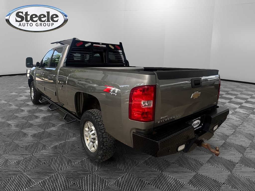 Used 2009 Chevrolet Silverado 3500 LTZ w/ Suspension Package, Off-Road AWD/4WD image 3