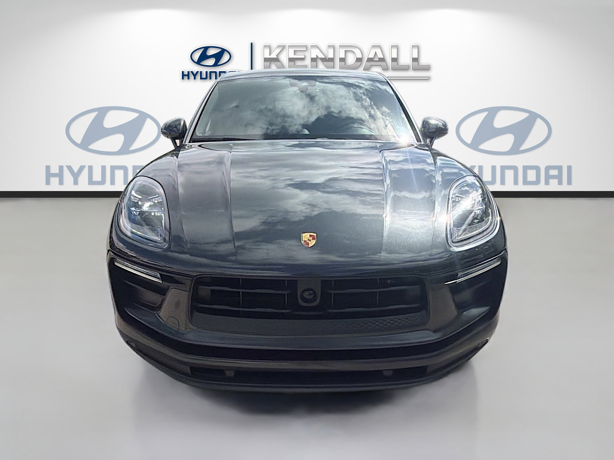 Used 2023 Porsche Macan image 2