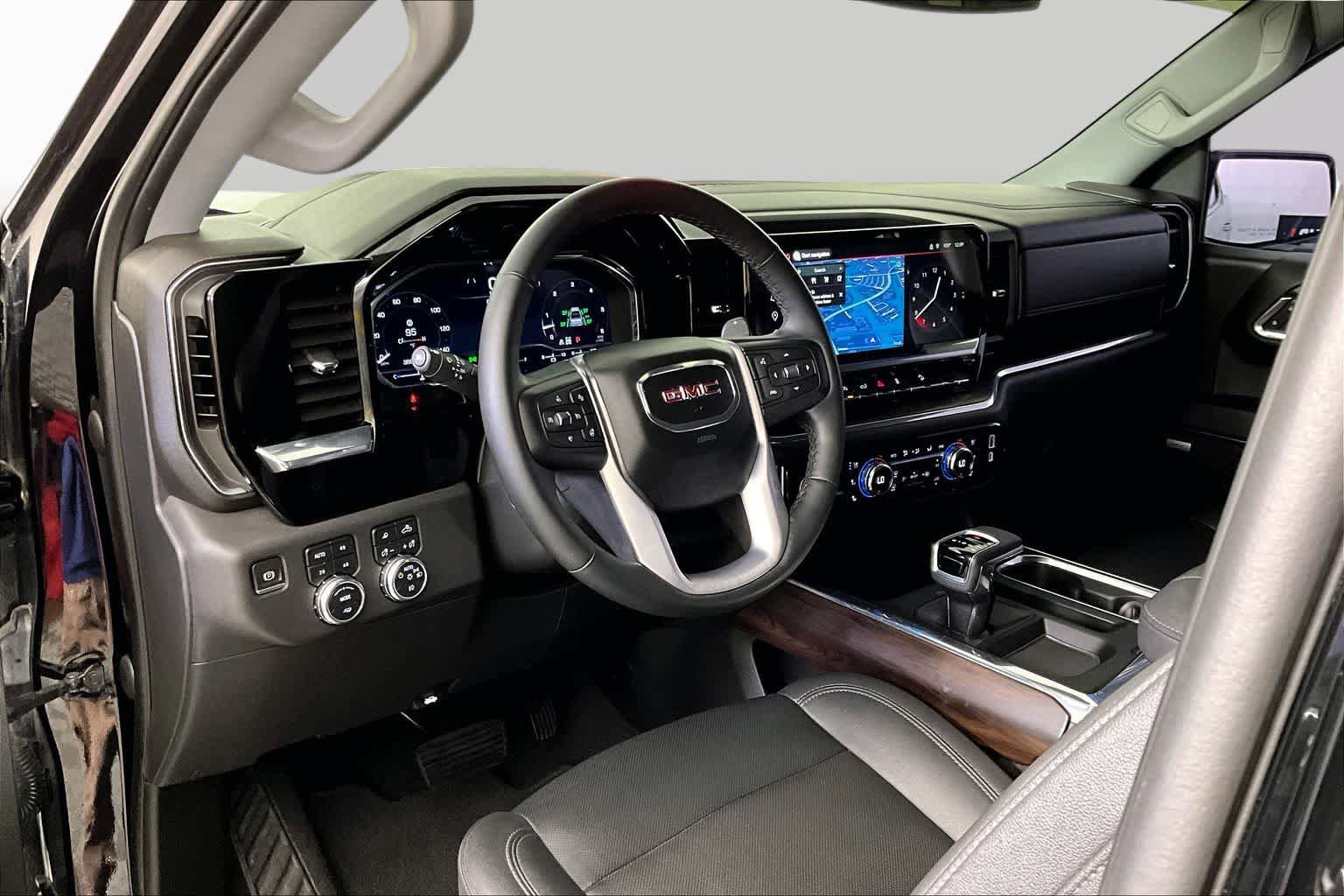 Used 2023 GMC Sierra 1500 SLT AWD/4WD image 17