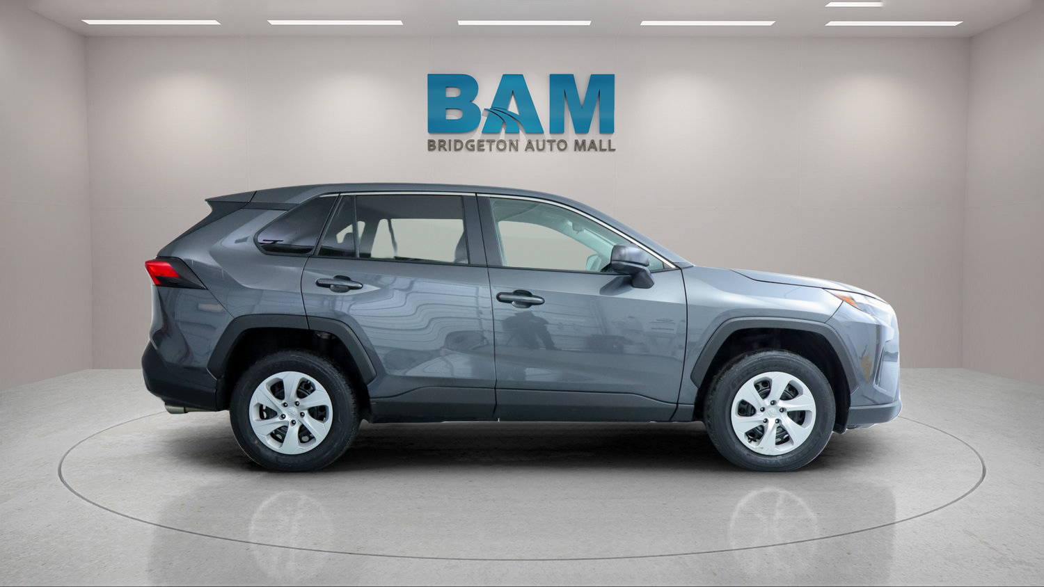 Used 2024 Toyota RAV4 LE AWD/4WD image 8