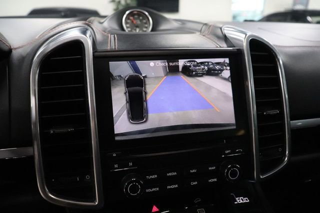 Used 2017 Porsche Cayenne Turbo AWD/4WD image 35