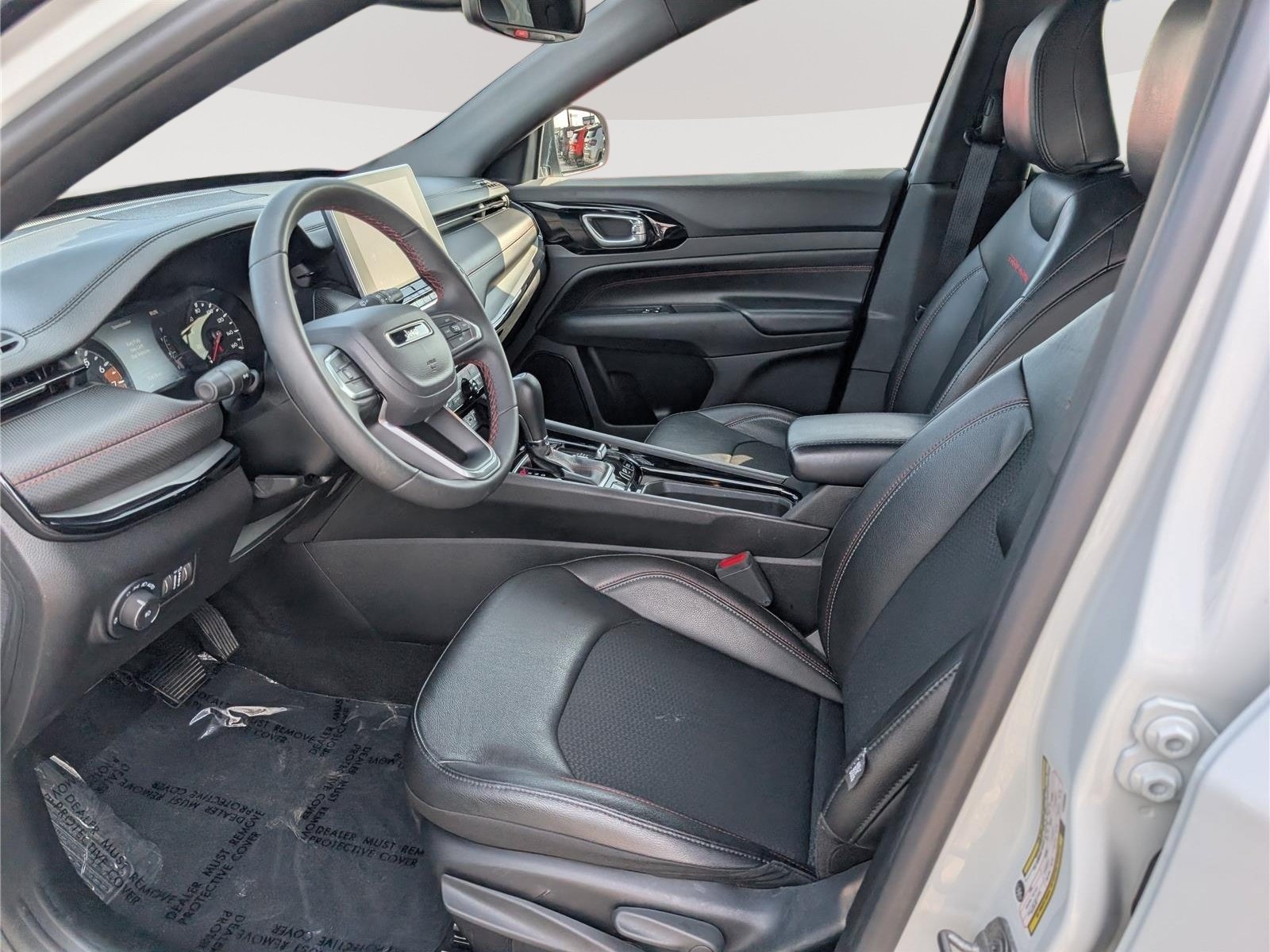 Used 2025 Jeep Compass Trailhawk AWD/4WD image 14