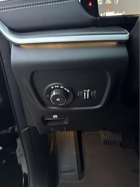 New 2025 Jeep Grand Cherokee L Limited w/ Luxury Tech Group II image 16