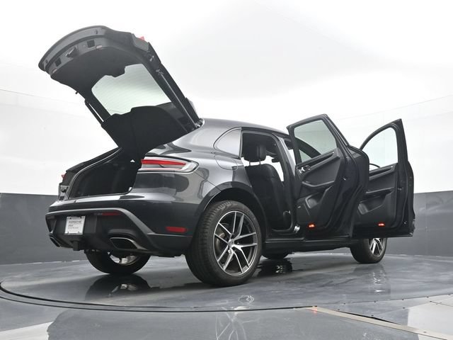 Certified 2025 Porsche Macan AWD/4WD image 26