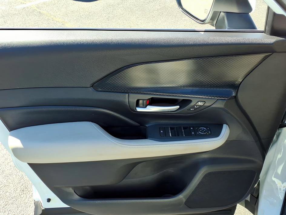 Certified 2025 Toyota Grand Highlander AWD Hybrid image 17