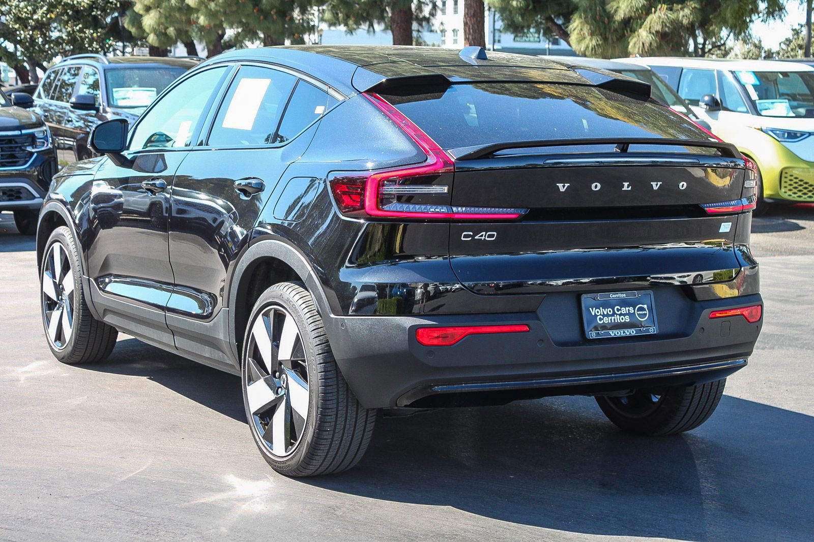Used 2023 Volvo C40 P8 Recharge Ultimate image 8