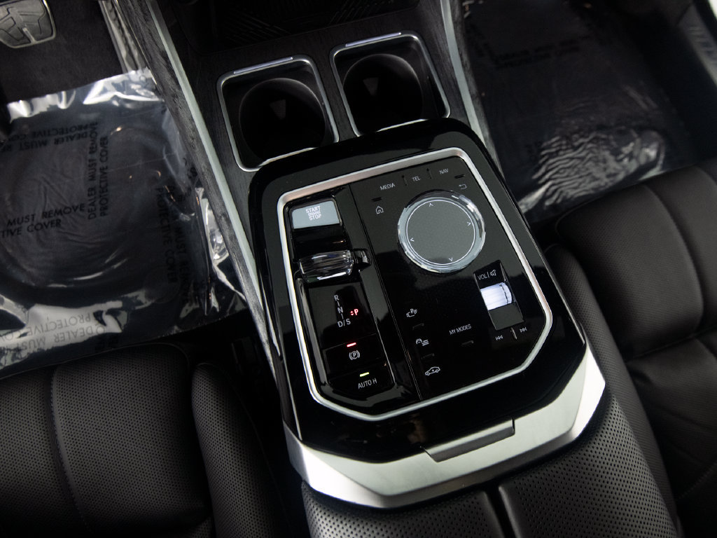 Used 2023 BMW 760i xDrive AWD/4WD image 32
