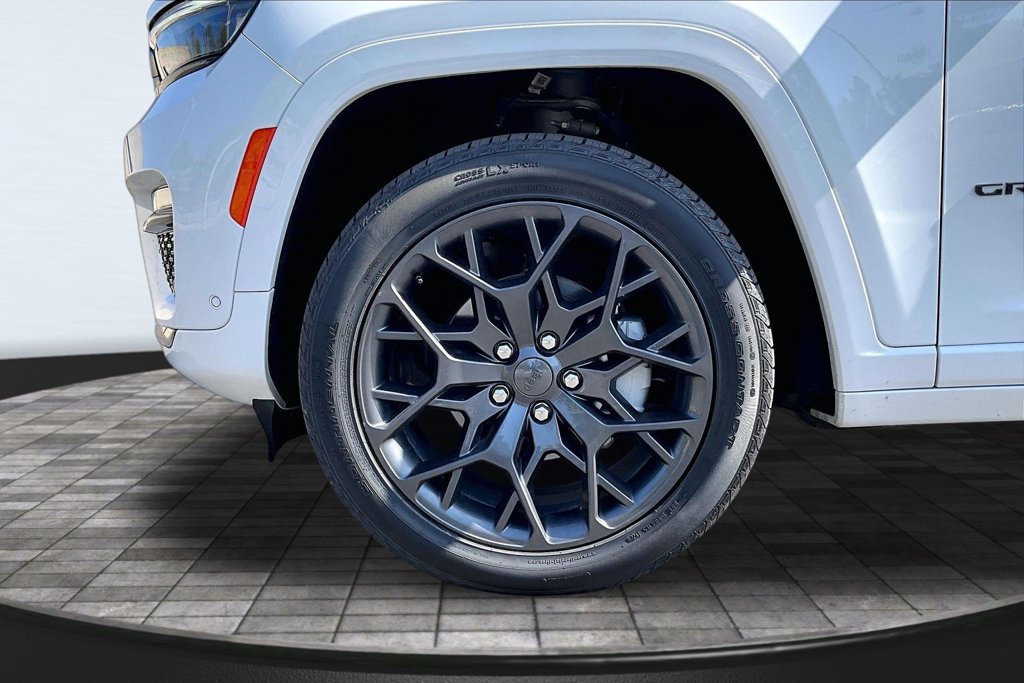 Used 2025 Jeep Grand Cherokee Summit w/ Obsidian Package AWD/4WD image 30