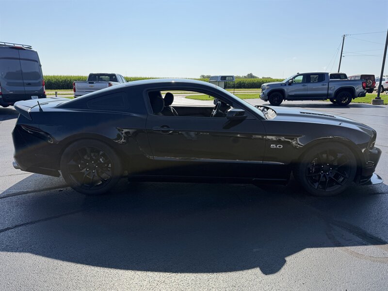 Used 2013 Ford Mustang GT RWD image 3