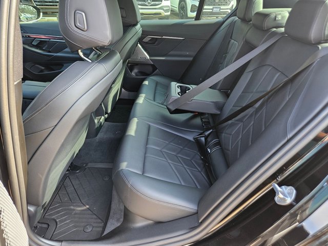 Used 2025 BMW i5 eDrive40i w/ Premium Package image 15