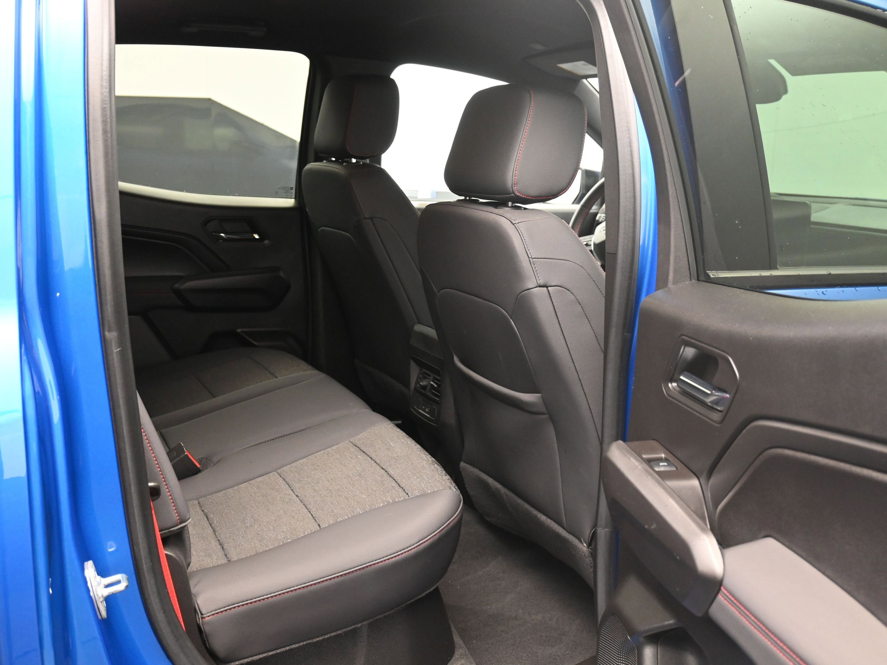 Used 2024 Chevrolet Colorado Z71 w/ Z71 Convenience Package 2 image 24